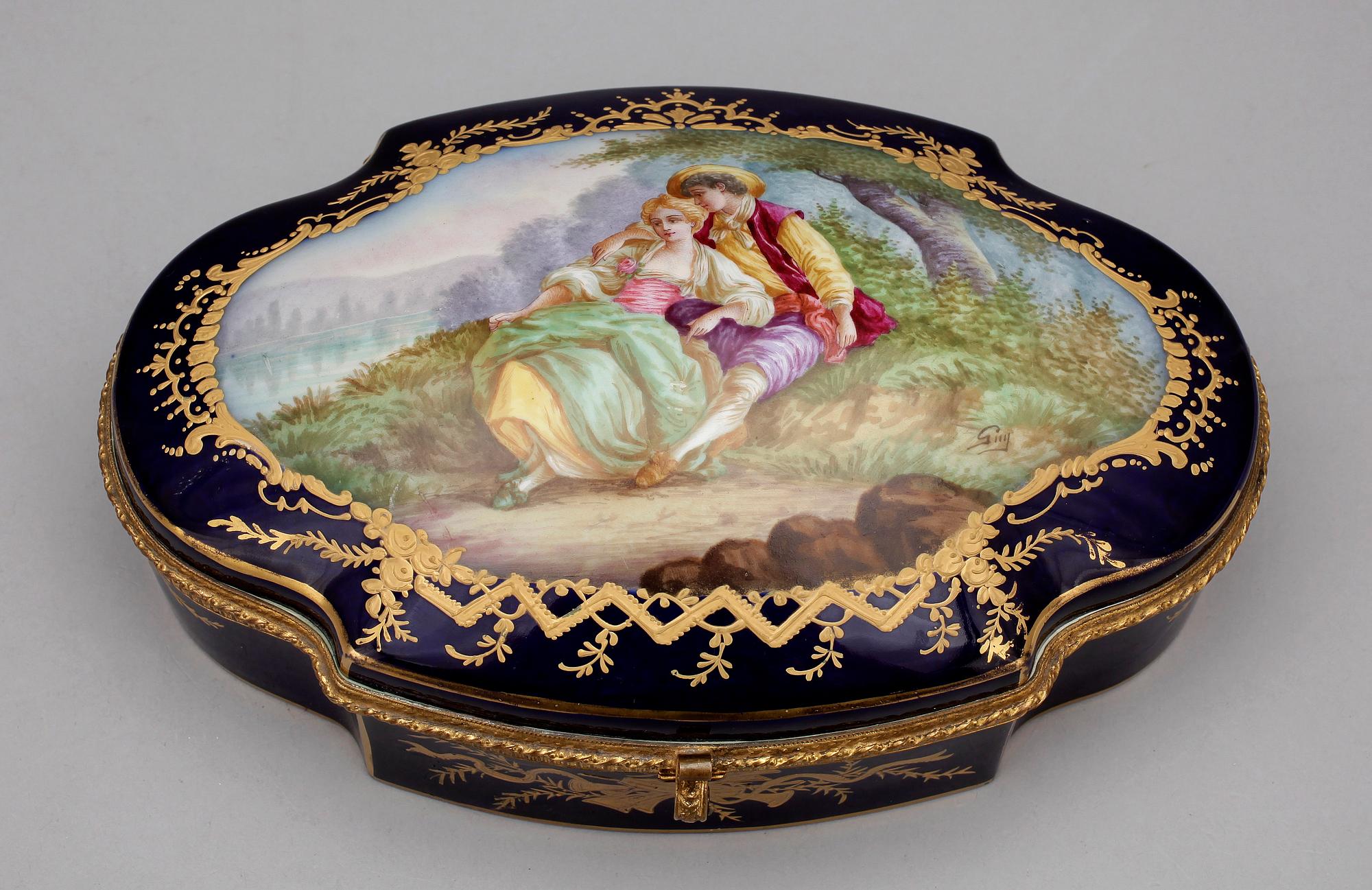 LOCKASK, porslin, Sevrés-liknade märkning, 1900-talets första del.