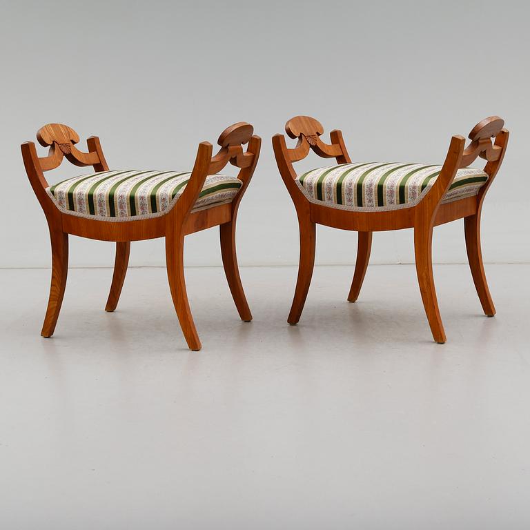 TABURETTER, 1 par, Karl Johan, 1800-talets mitt.