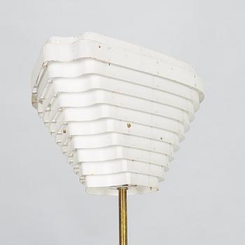 Alvar Aalto, 'Angel wing'  floor light model A 805, manufactured by Valaisinpaja Oy, late 20th century.