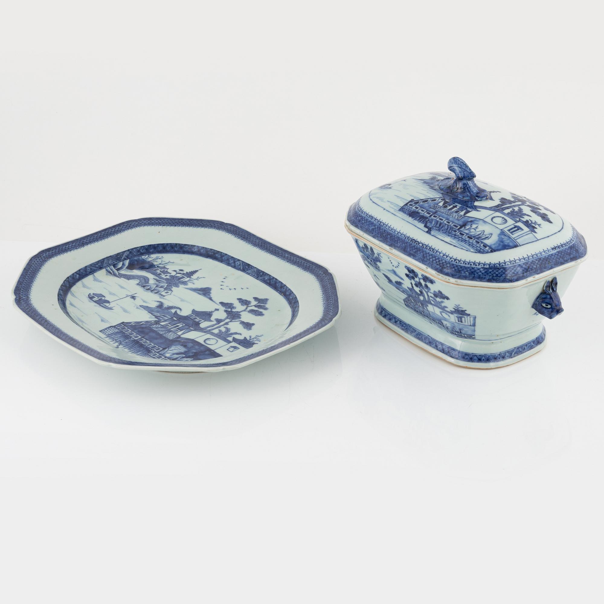A blue and white porcelain tureen with lid and stand, China, Qianlong (1736-95).