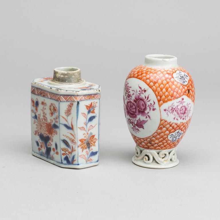 Two Chinese tea caddies, Qing dynasty, 18th Century.