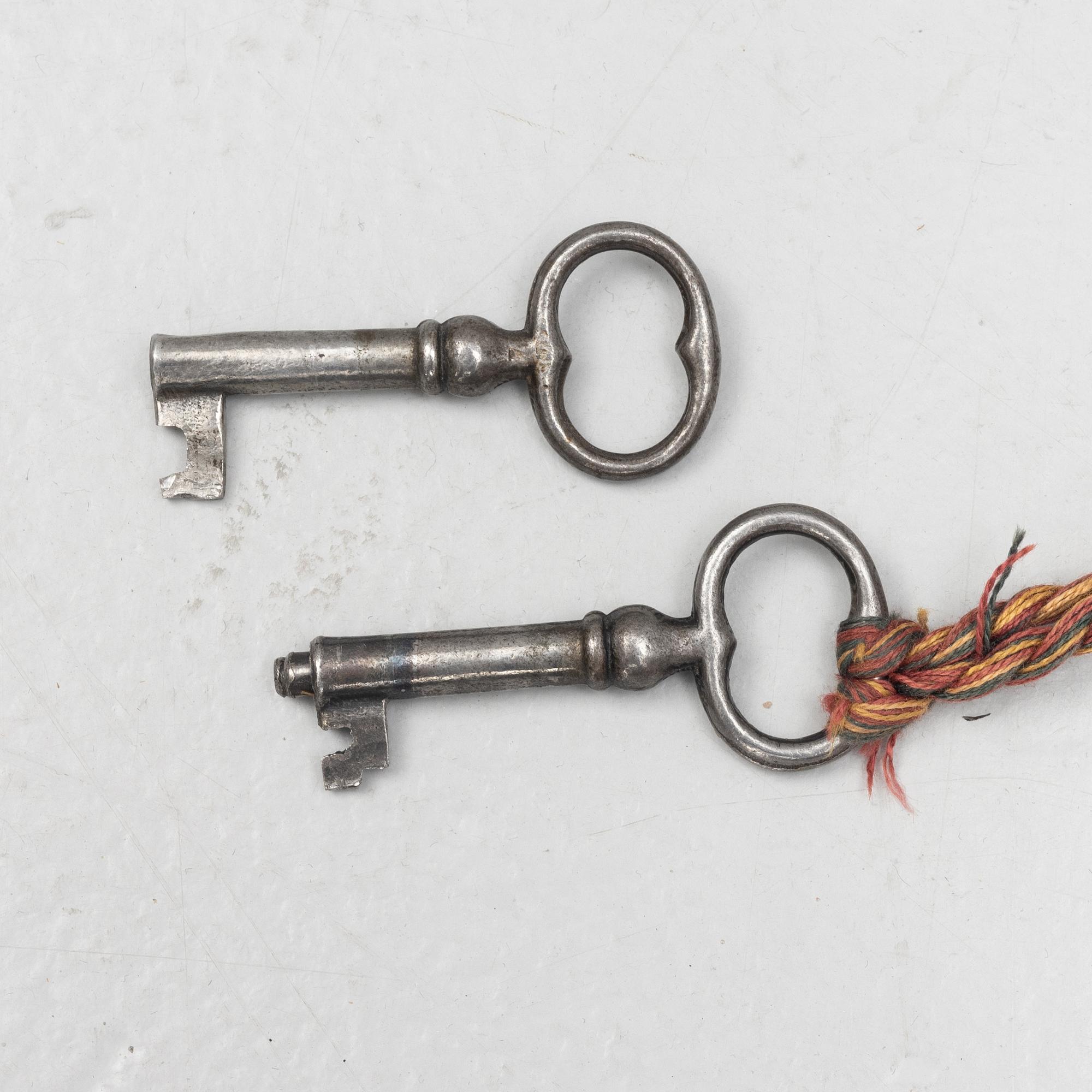 Vitrinskåp, 1700-tal, avlutat/bonat.