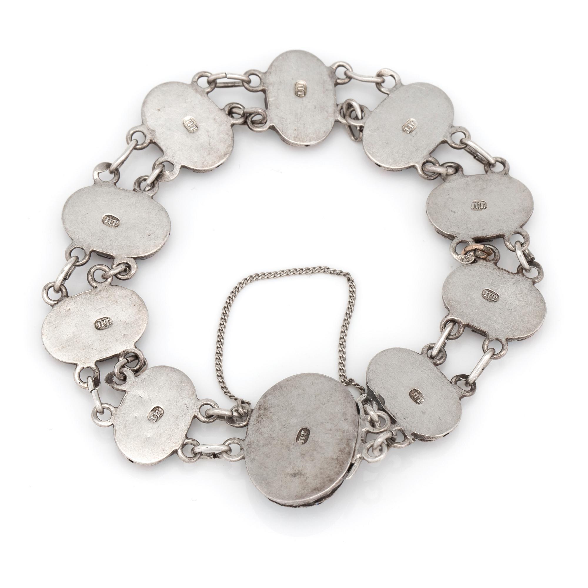 ARMBAND, silver med olikfärgad emalj dekor.