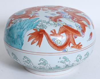 SKÅL MED LOCK, porslin, Kina, 2000-tal.