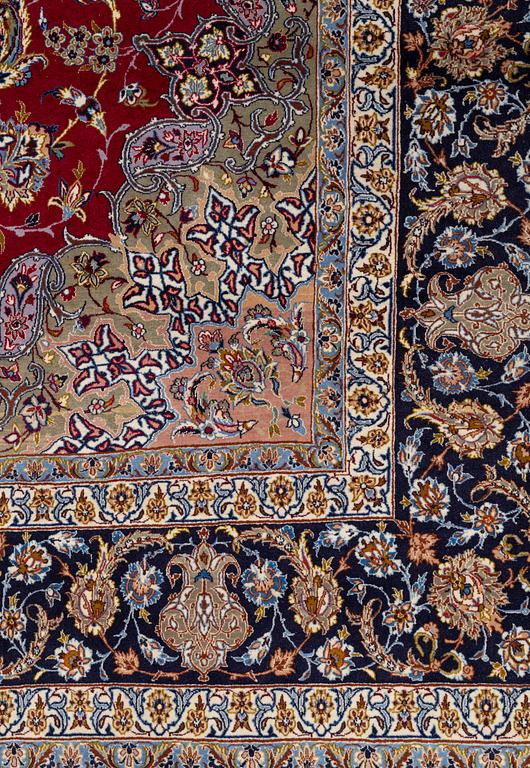 A carpet, Old Esfahan, part silk, ca 298,5 x 203 cm.