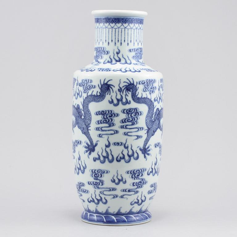 VAS, porslin, Kina, 1900-tal.