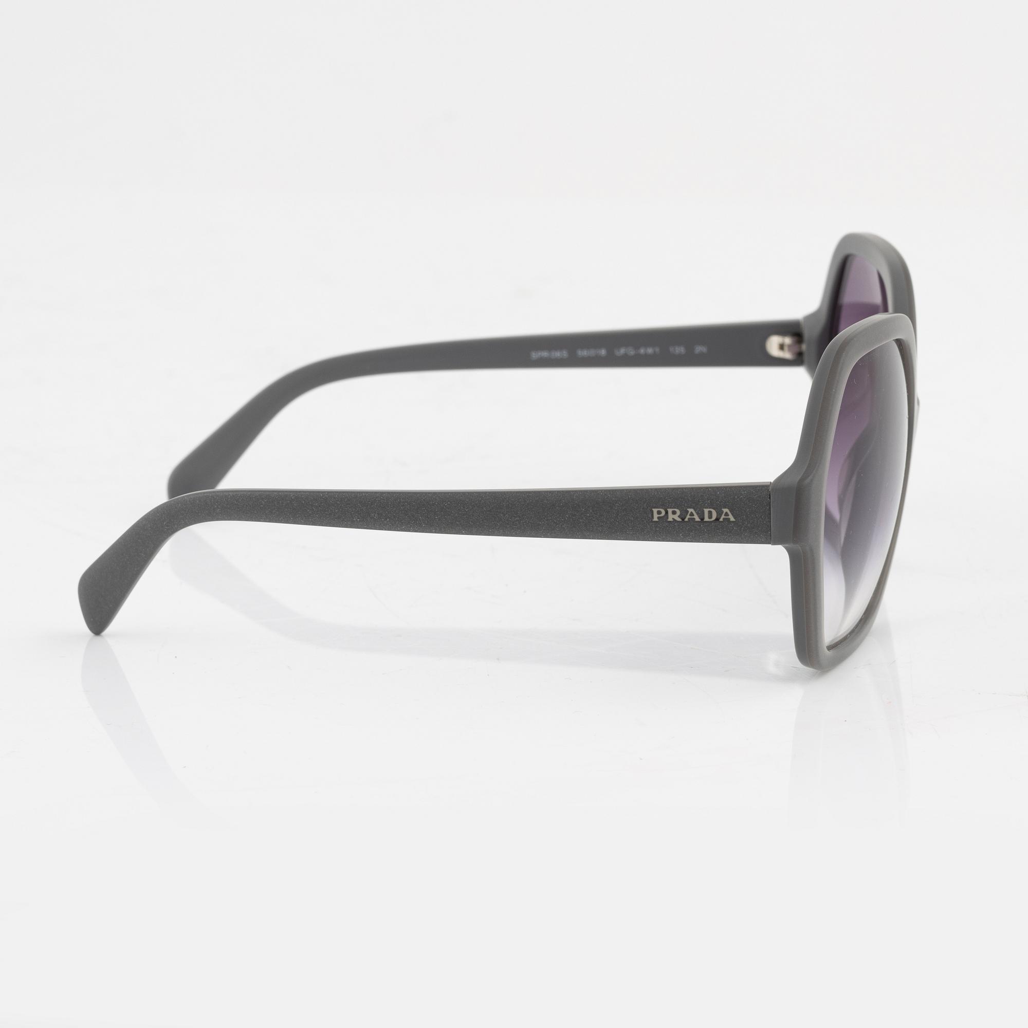 Prada, solglasögon.