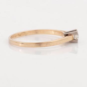 Brilliant cut diamond ring.