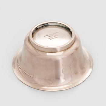 Tapio Wirkkala, A 3-piece serving ware "Cumulus" made to order for Finnair, Kultakeskus (Hopeakeskus). Designed in 1968.