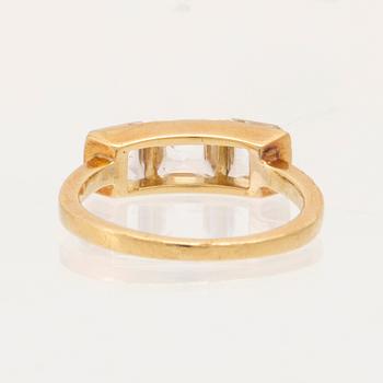 Wiwen Nilsson, ring 18K guld med carréslipade syntetiska spineller, Lund.