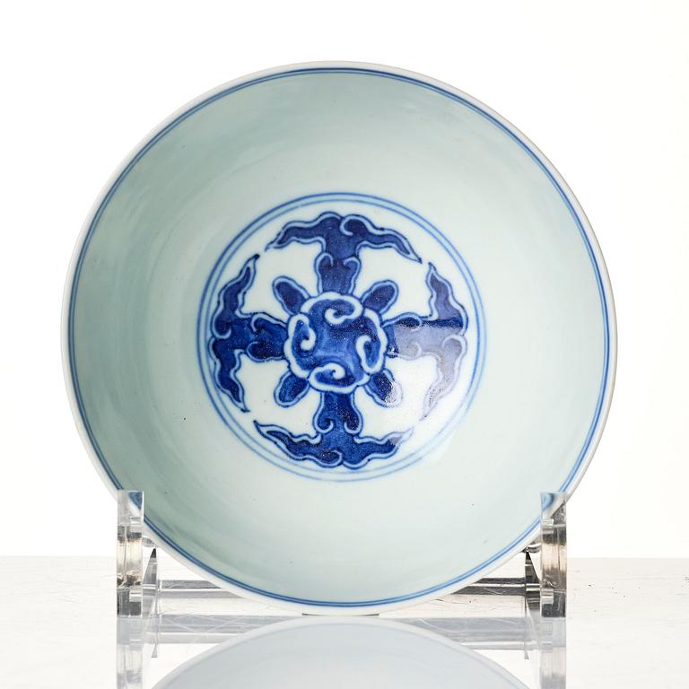 Skål, porslin, Qingdynastin, med Guangxus märke och period (1875-1908).