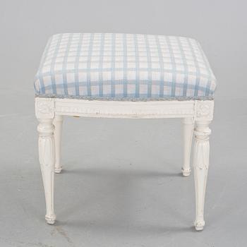 TABURETT, sengustaviansk, omkring 1800.