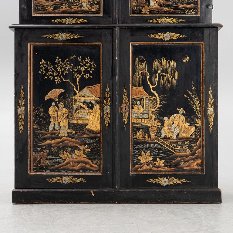 A Chinoiseries cabinet, 18th century and early 1900.