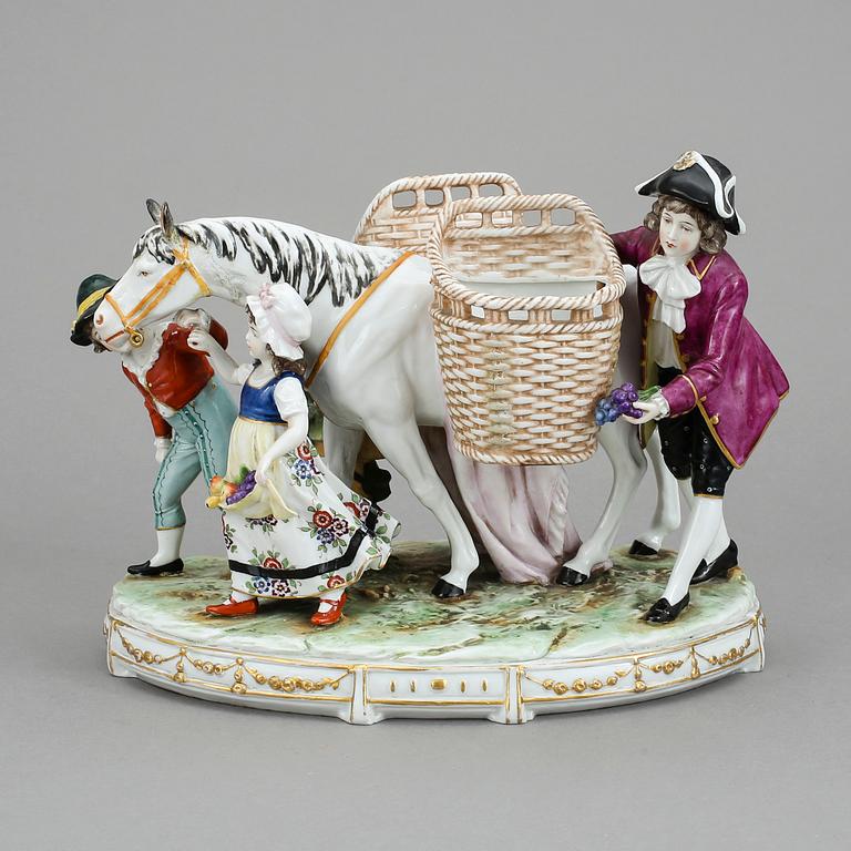 FIGURIN, porslin, Capodimonte, 1900-talets första hälft.