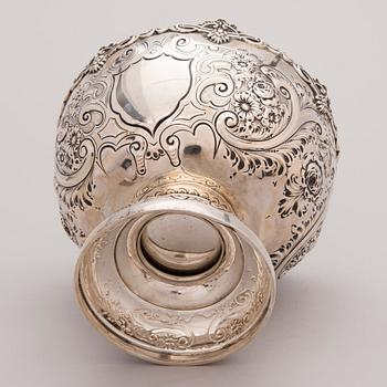 A BOWL, silver, Sheffield 1904.