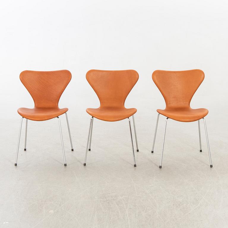 Arne Jacobsen a set of six Sjuan chairs, for Fritz Hansen Denmark, later part of the 20th century.