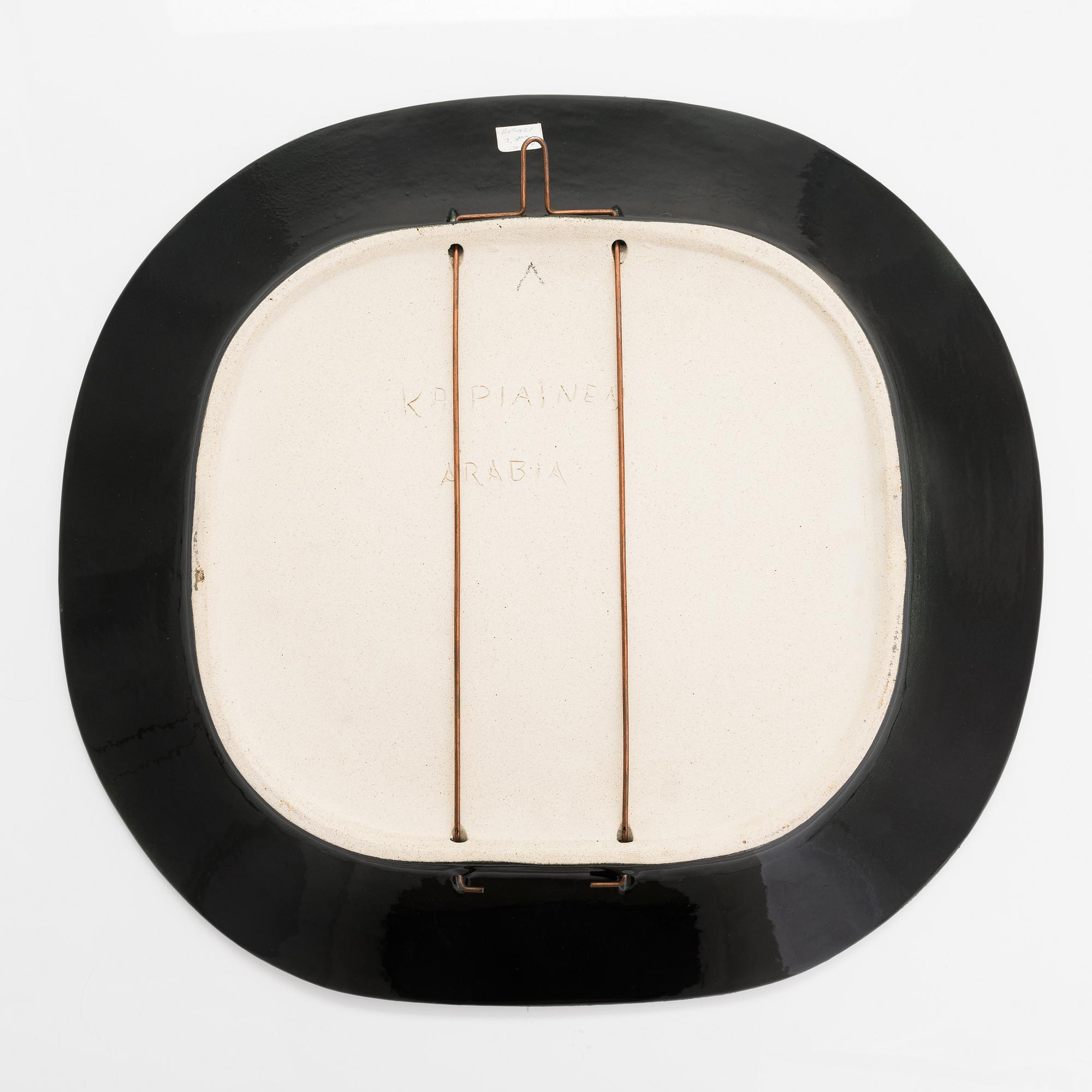 Birger Kaipiainen, a stoneware decorative dish signed Kaipiainen Arabia.
