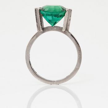 Wiwen Nilsson, an 18 k white gold ring with a facet cut turmaline, Lund 1958.