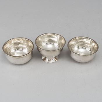 TUMLARE, 2 st samt SUPKOPP, silver, Sverige, 1700-tal.