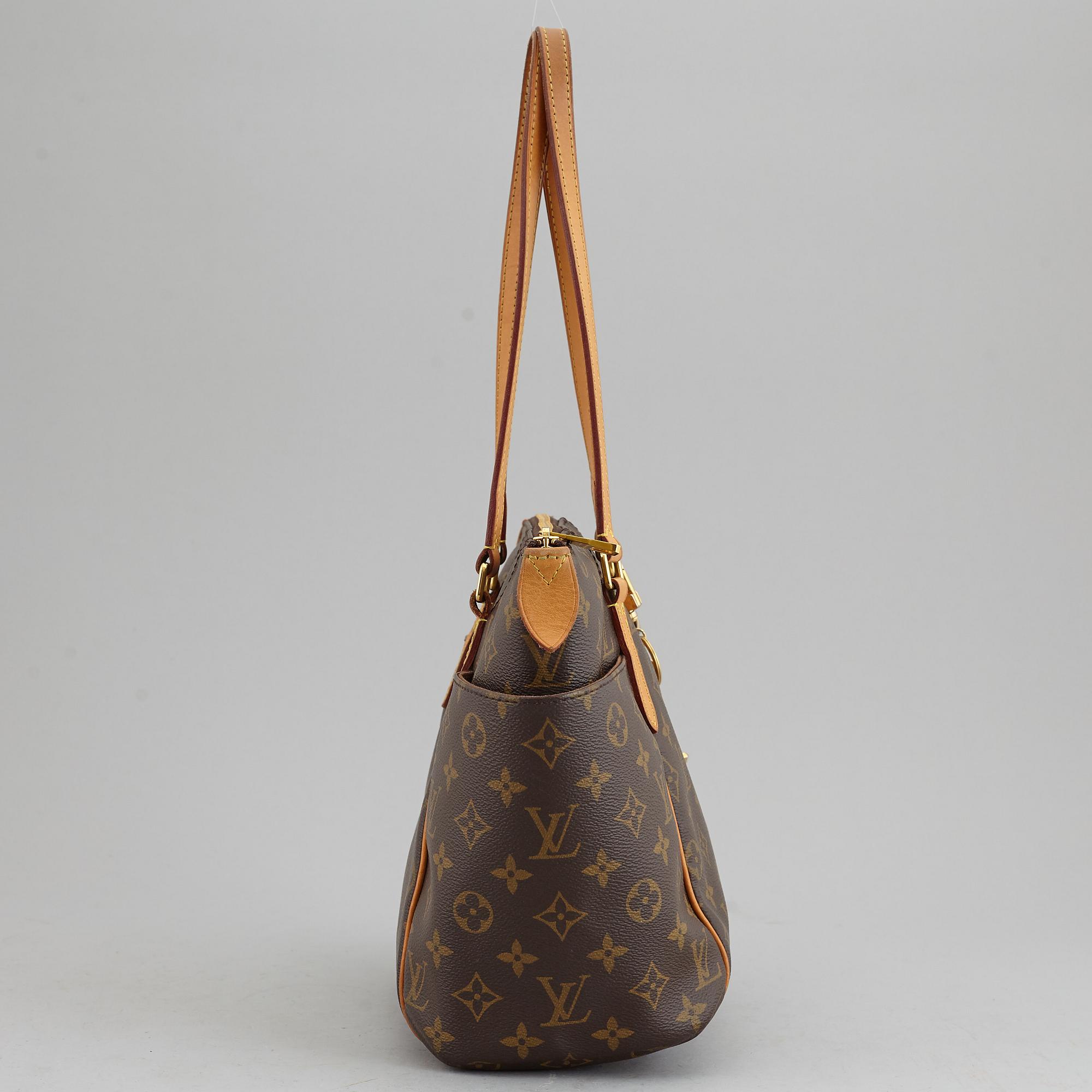 LOUIS VUITTON, a 'Totally PM' monogram canvas bag with bagcharm.