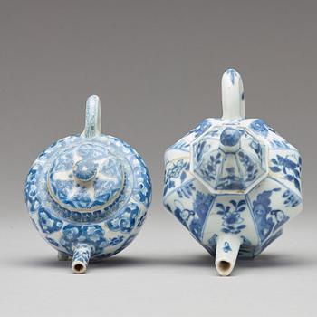 Two blue and white teapots, Qing dynasty, Kangxi (1662-1722).