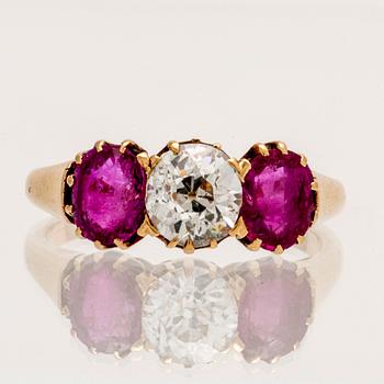 Ring 18k gold 1 old-cut diamond approx 1 ct, approx K-L Inclusions, 2 rubies, size 53.