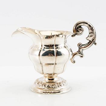 Gräddkanna möjligen Gustaf Magnus Sjöblom silver Nyrokoko Stockholm 1845.