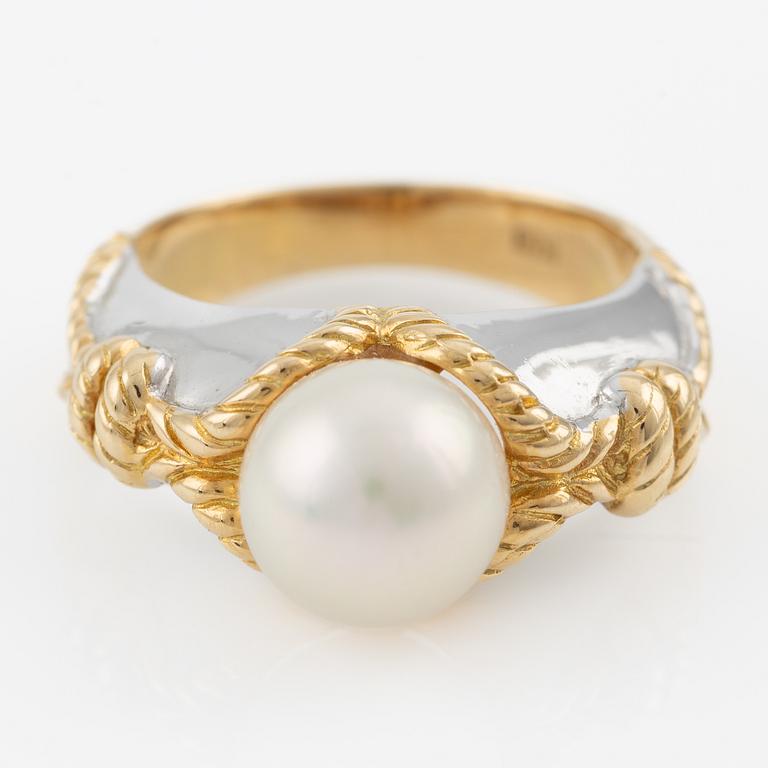 Ring, 18K gold with pearl.