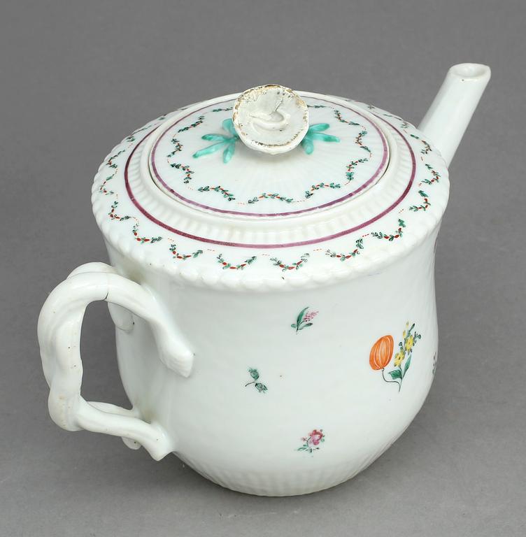 TEKANNA, porslin, Kina, Qingdynastin, omkring år 1800.