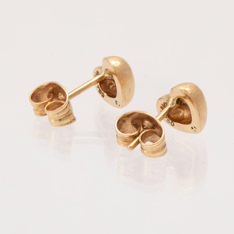 Ole Lynggaard, a pair of 18K gold earrings.