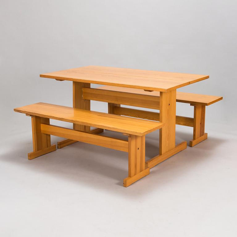 Ilmari Tapiovaara, pöytä kahdella penkillä, Laukaan puu.