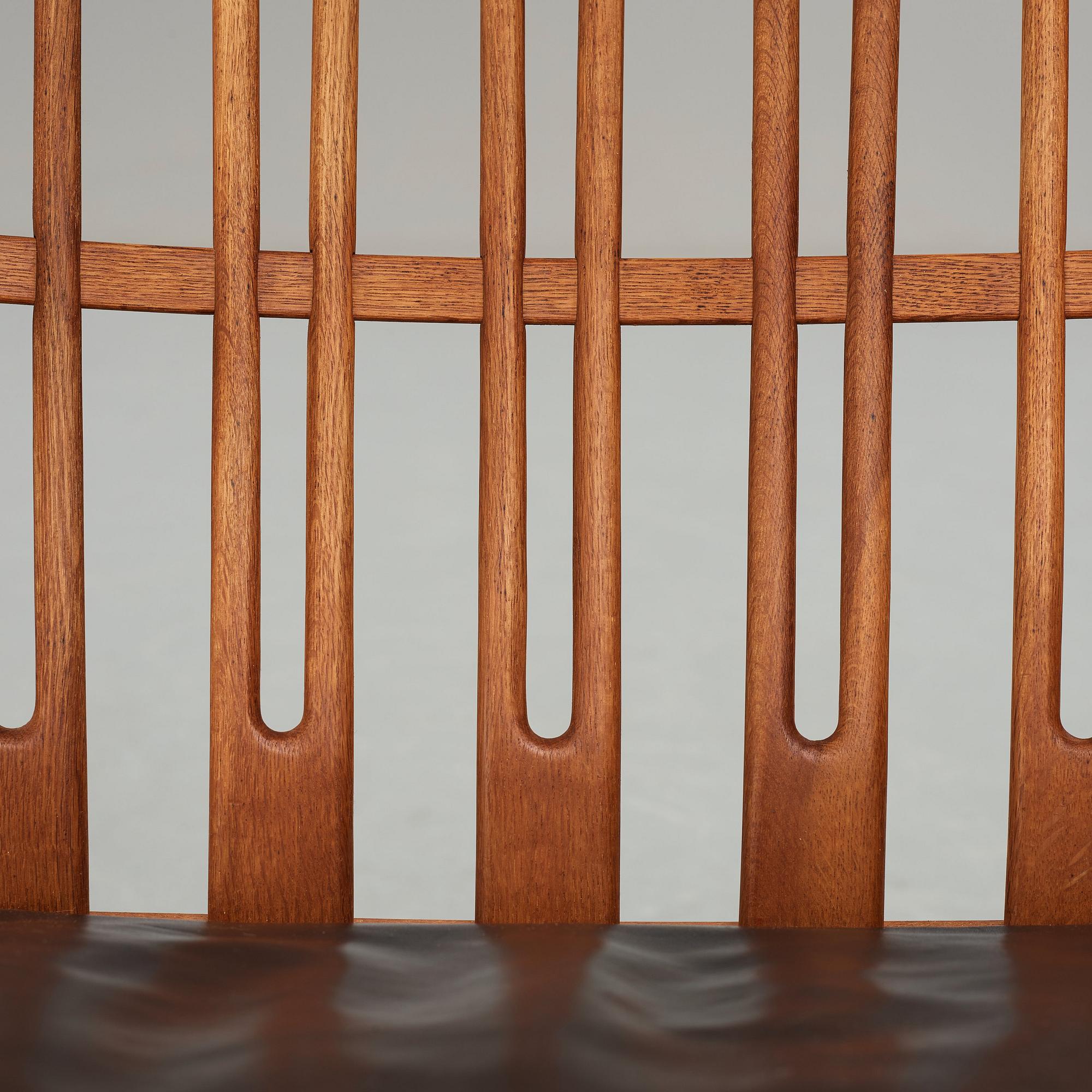 HANS J WEGNER, gungstol, modell "M33", Mikael Laursen, Danmark, 1940-tal.