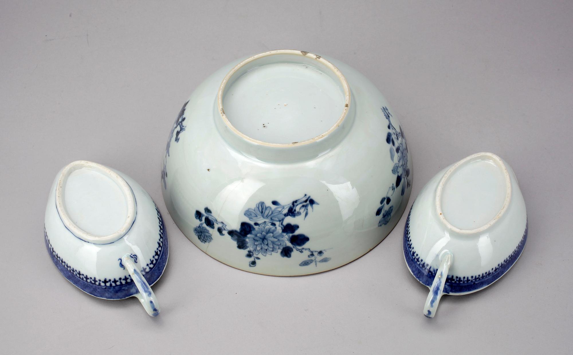 BÅLSKÅL samt ETT PAR SÅSSNIPOR, porslin, Kina. Troligen 1800-tal.