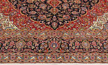 A Keshan carpet, signed Akhavan, approx. 415 x 303 cm.