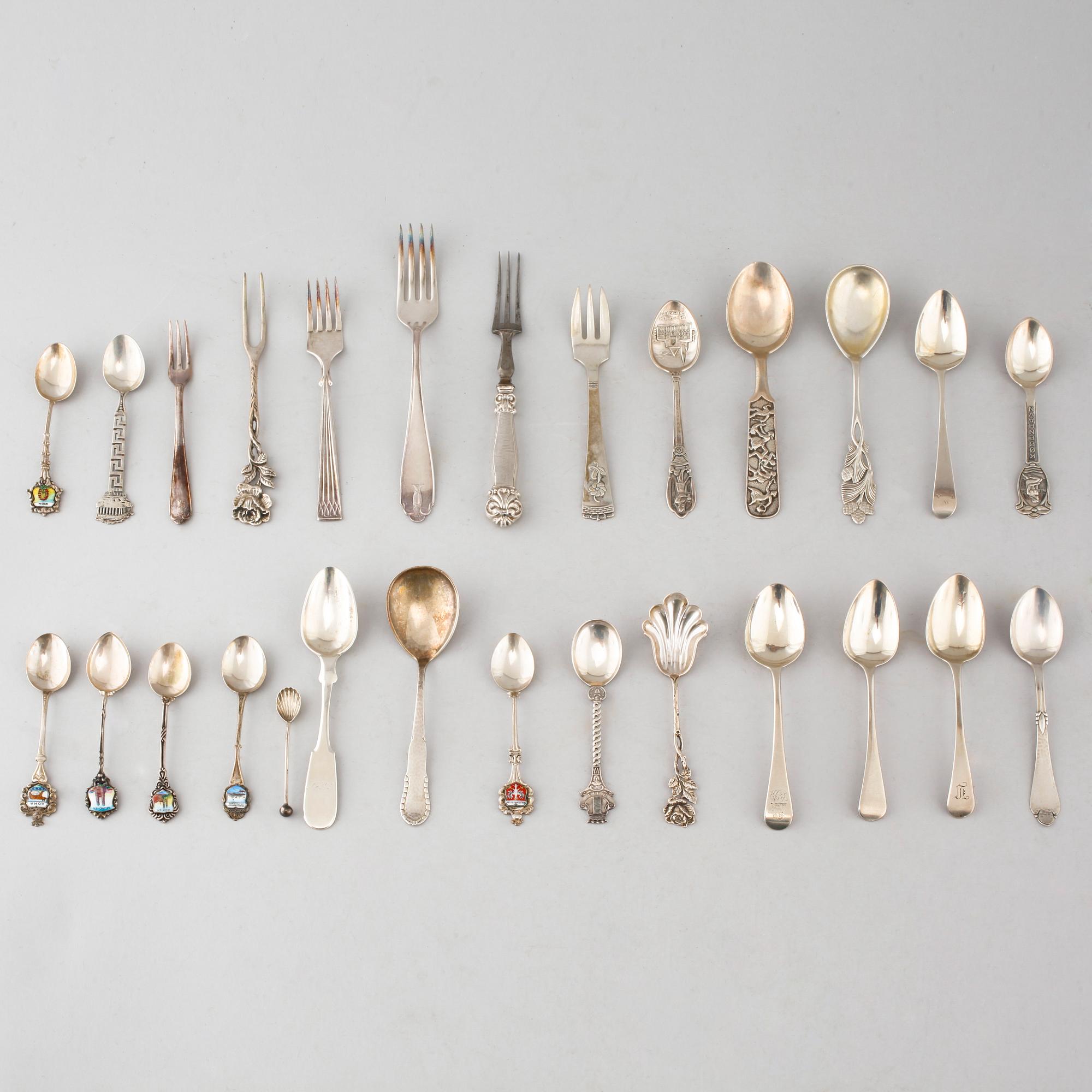 A collection of silver of 57 pcs, i.a souvenir spoons, 20th century. Total weight 1073 g.