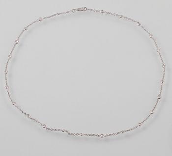 COLLIER, 18K vitguld med 24 briljantslipade diamanter ca 1.02 ct. Vikt 4,4 gram.