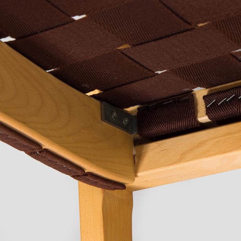 Alvar Aalto, Tuoleja, 8 kpl, malli 611, 1900-luvun loppu.