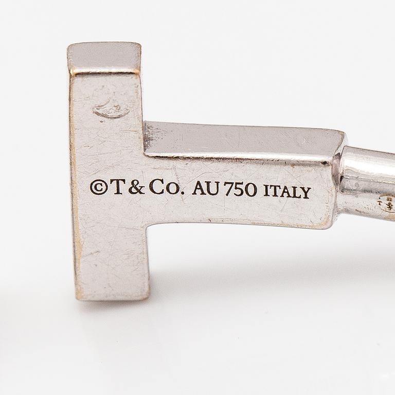 Tiffany & Co, A T wire bracelet in 18K white gold. Marked Tiffany & co, Italy.