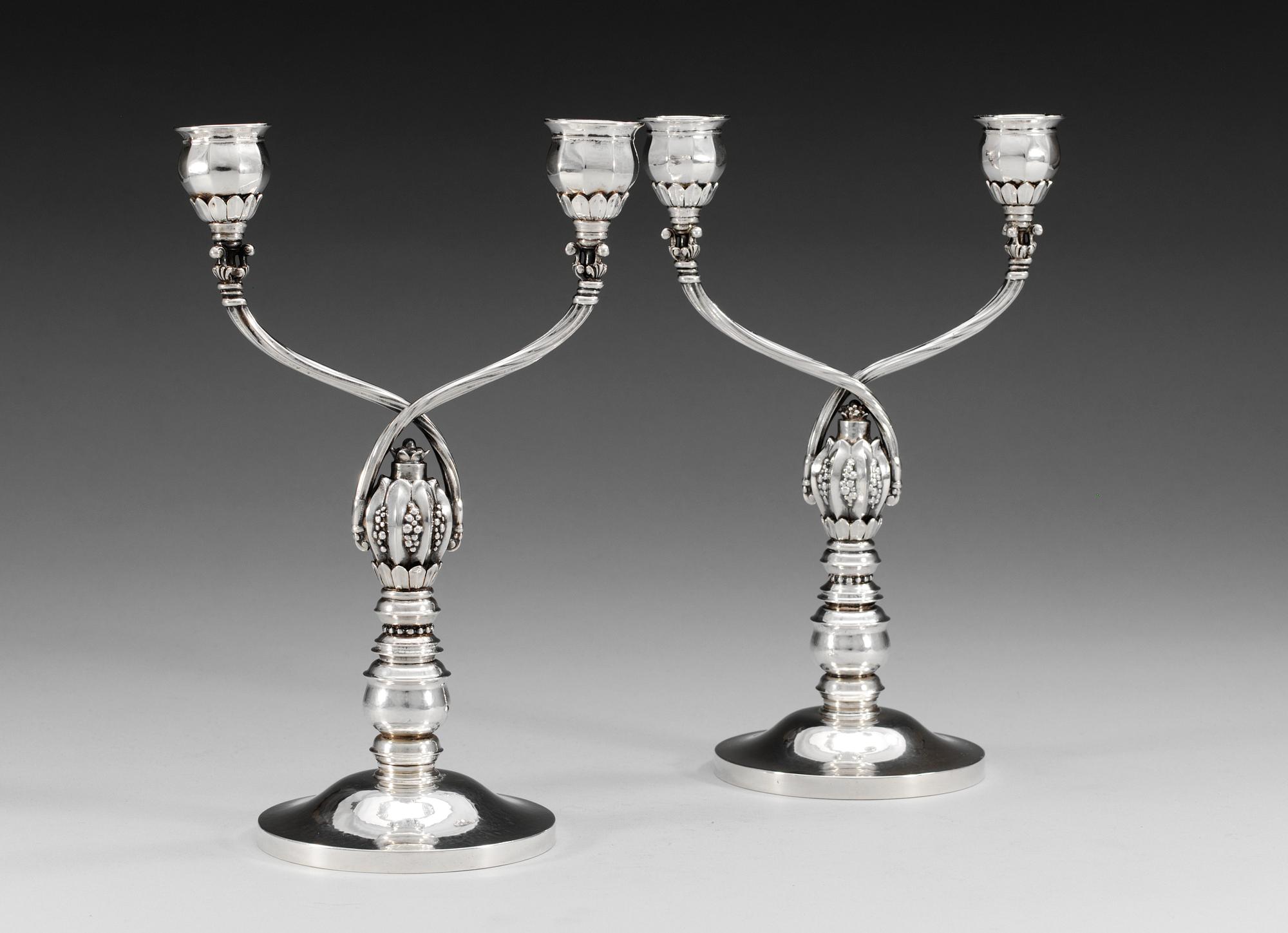 GEORG JENSEN, kandelabrar, ett par för två ljus, Köpenhamn 1921,