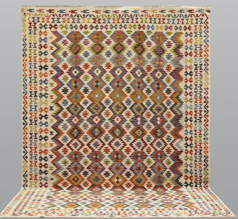 A Kilim carpet, approx. 342 x 245 cm.