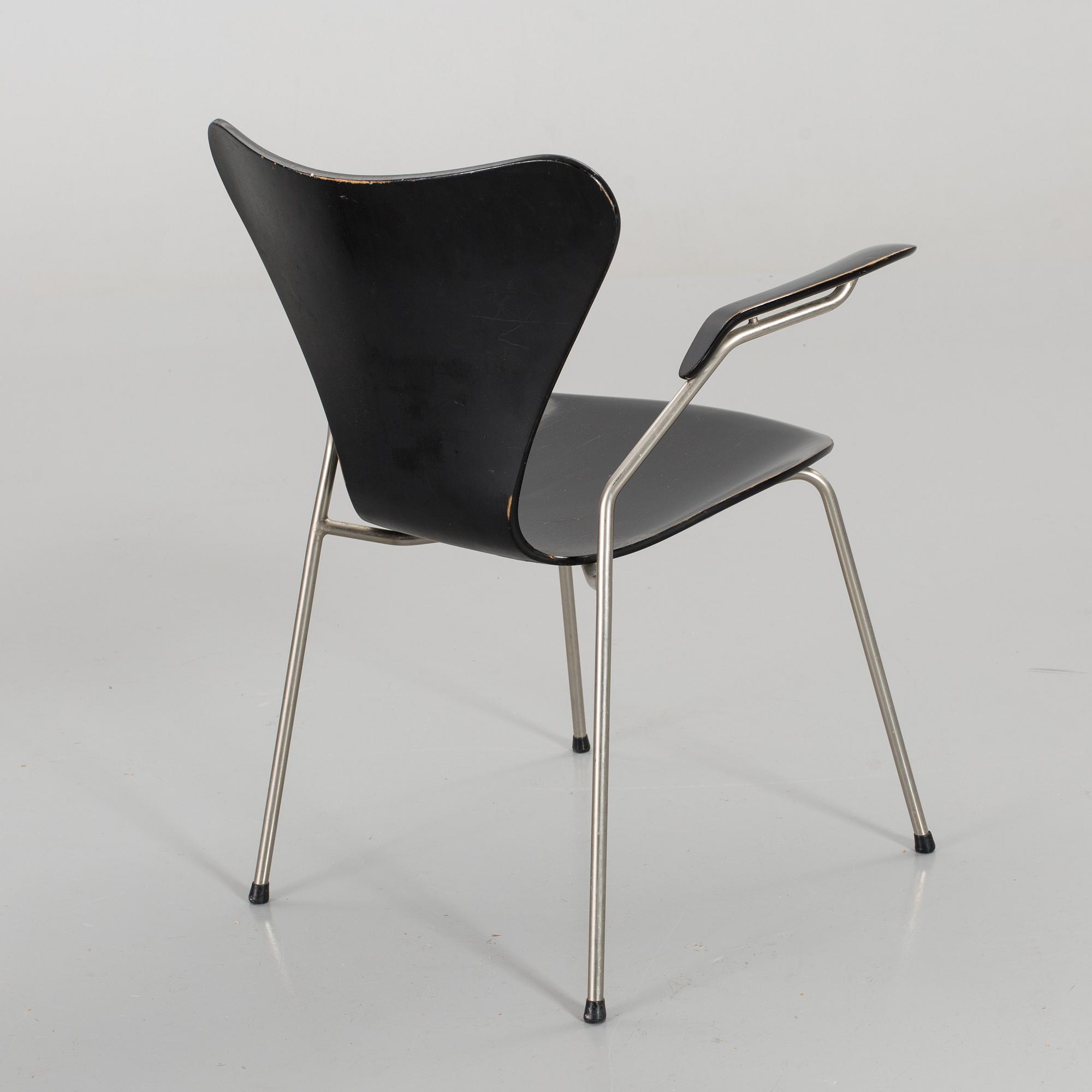 ARNE JACOBSEN CHAIR "SJUAN".