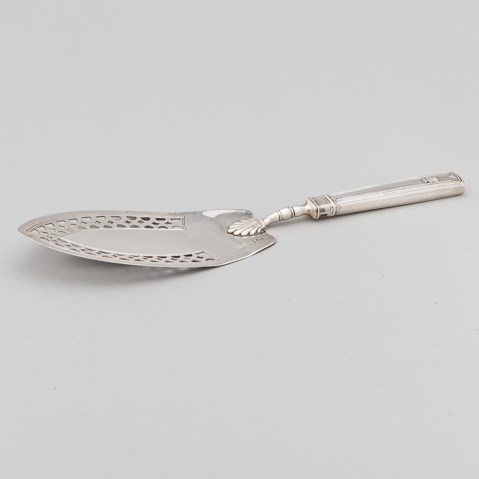 A fish server in silver, maker's mark of Erik Wilhelm Sällström, Saint Petersburg 1847.