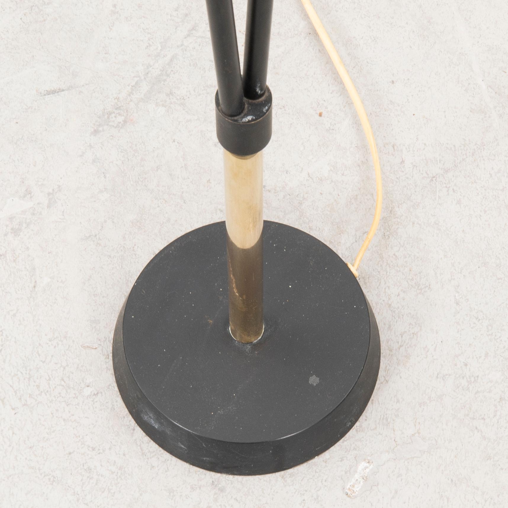 A mid 1900s floor lamp.
