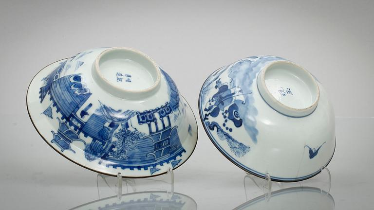 SKÅLAR, 2 st, porslin, Kina, Kangxistil. 1800/1900-tal.