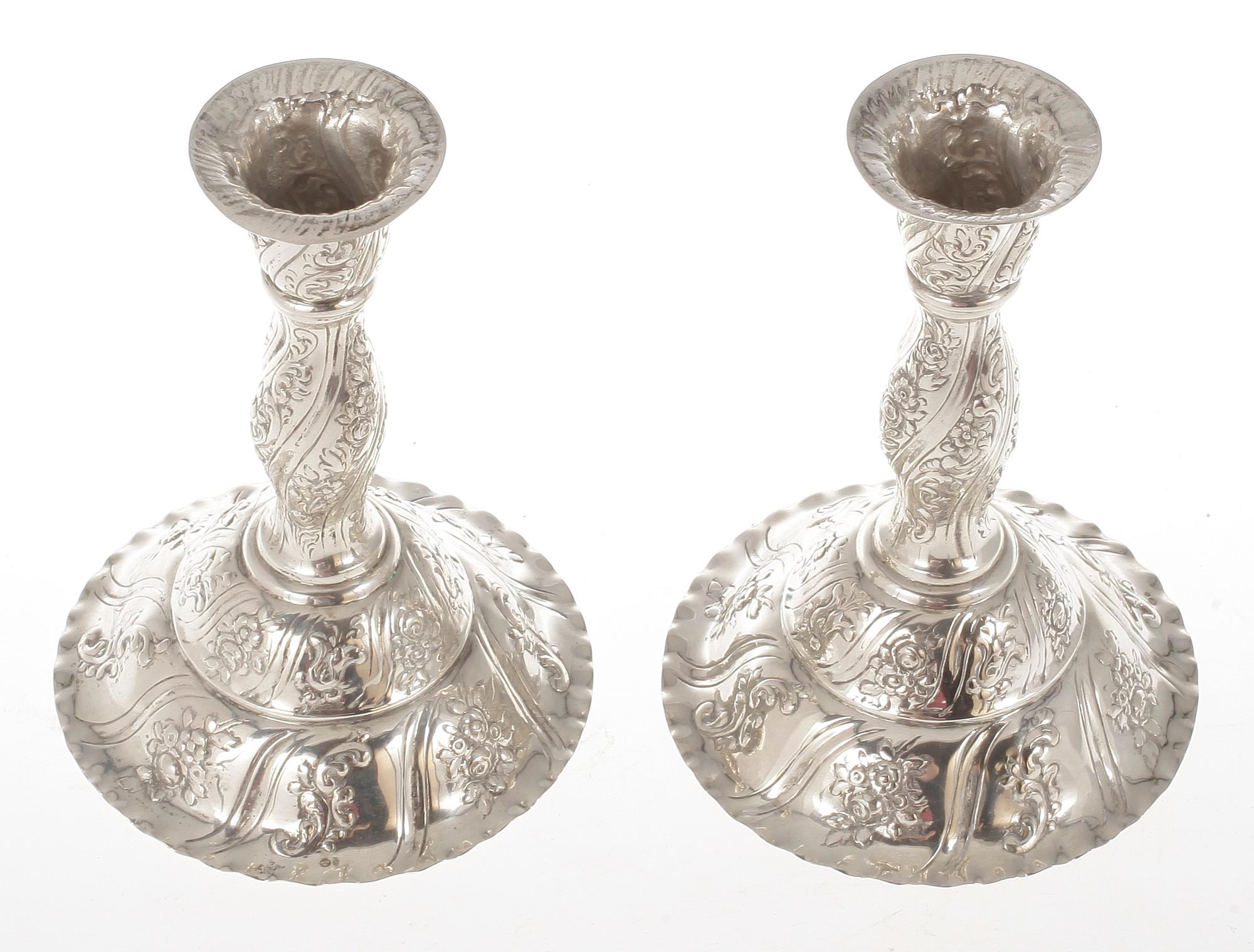 LJUSSTAKAR, ett par, silver, rokokostil, 1900-tal. Vikt ca 300 gram.