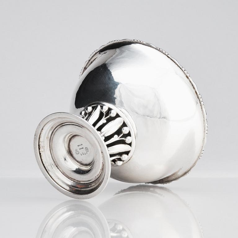 Georg Jensen, skål på fot, Köpenhamn 1925-1932, sterling silver, design nr 180B, svenska importstämplar K Anderson 1931.