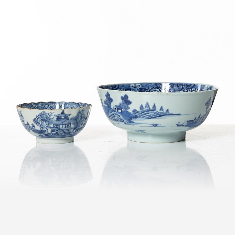A set of five Chinese export porcelain bowls, Qing dynasty, Qianlong (1736-95).