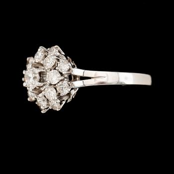 RING, 18K vitguld, briljantslipade diamanter tot ca 1.38 ct enligt certifikat GIA.
