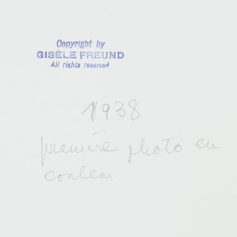 Gisèle Freund, photograph depicting a shop window signed and stamped.