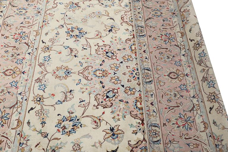 A Kashan carpet, c. 300 x 198 cm.